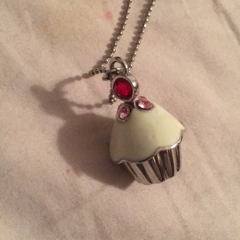 3 necklaces. - Picture 4 of 5